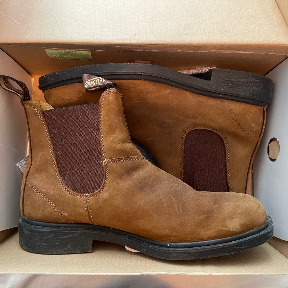 Blundstone Chelsea Style Dress Boot